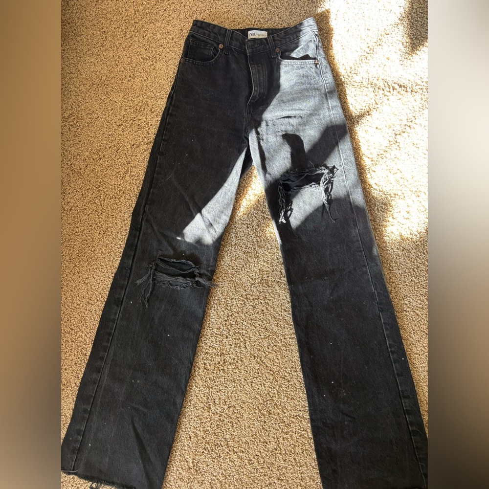 Zara women’s Black Distressed Jeans